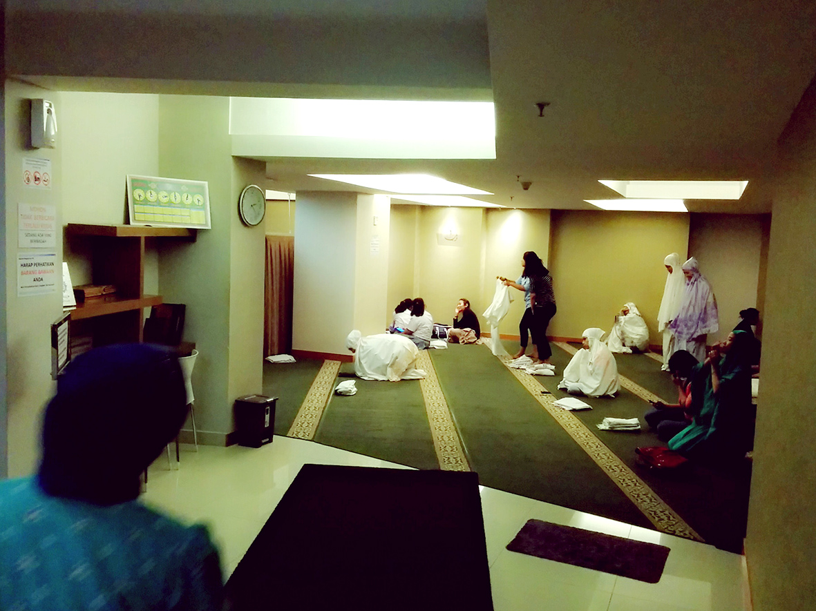 Prayer hall in Jakarta mall - Agung Sentausa The architecture of fluid identities